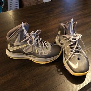 Mens Lebron “Canary” sneakers size 8